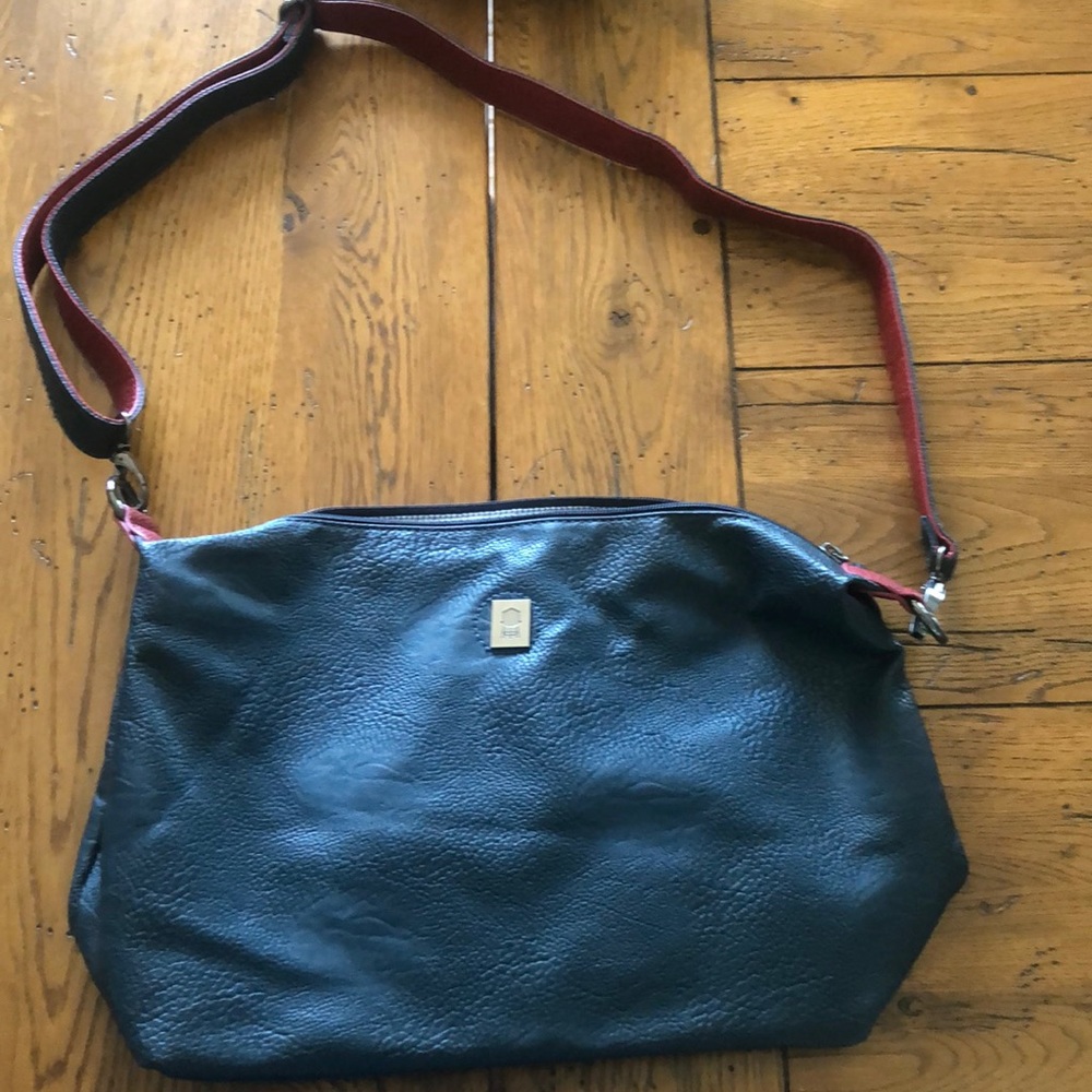 Brand new without tags. Purse